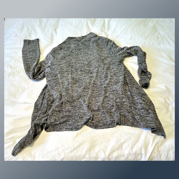 Reitmans Asymmetrical salt & pepper Cardigan size med EUC! S/F - Picture 9 of 10